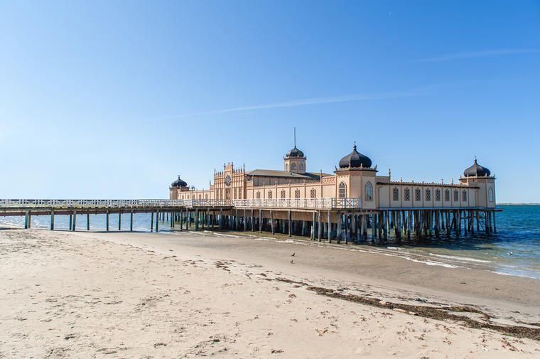 Vid havet i Varberg på Sveriges västkust