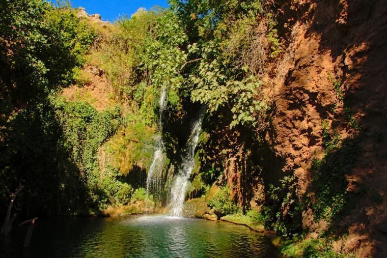 Huéznars vattenfall i Sierra Norte, Andalusien