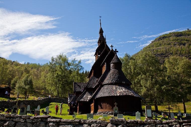 Borggunds Stavkyrka vid Sognefjorden