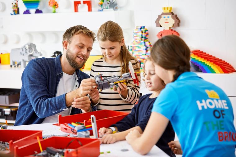 Inne i Red Zone på LEGO House Billund