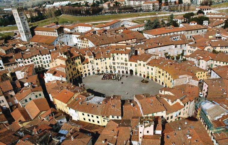 Piazza Anfiteatro, nära Capannori i Toscana.