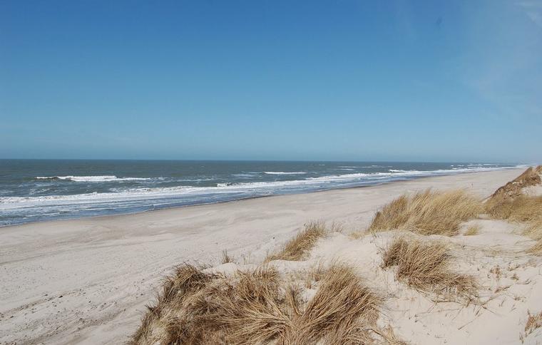 Njut av Årgab strand