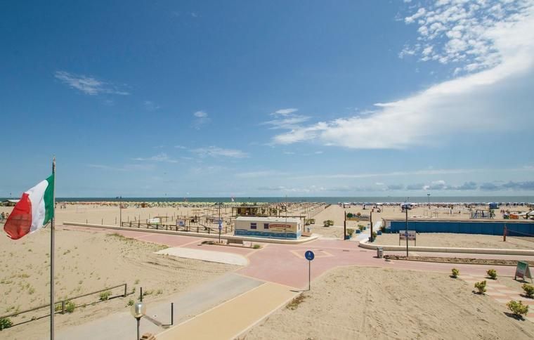 Milslång vit strand i Rosolina Mare