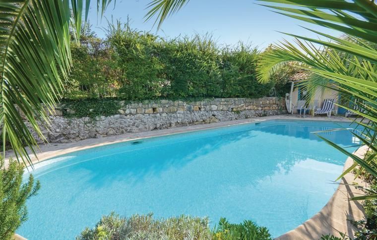 Pool till ett boende i Vence, Frankrike