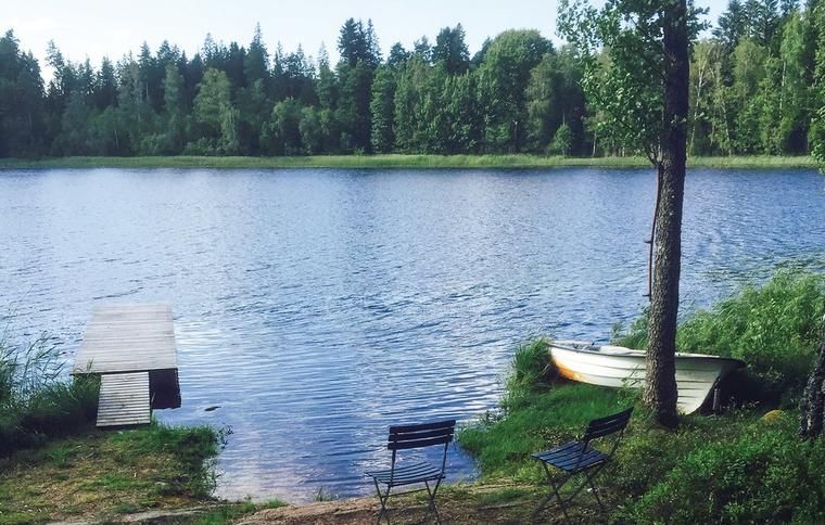 Brygga och båt vid Vilsjön i Vimmerby