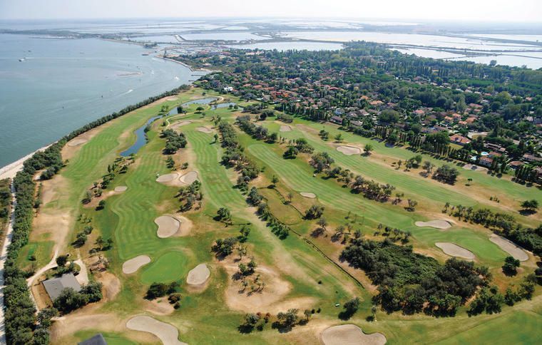 Spela golf i Albarella under semestern