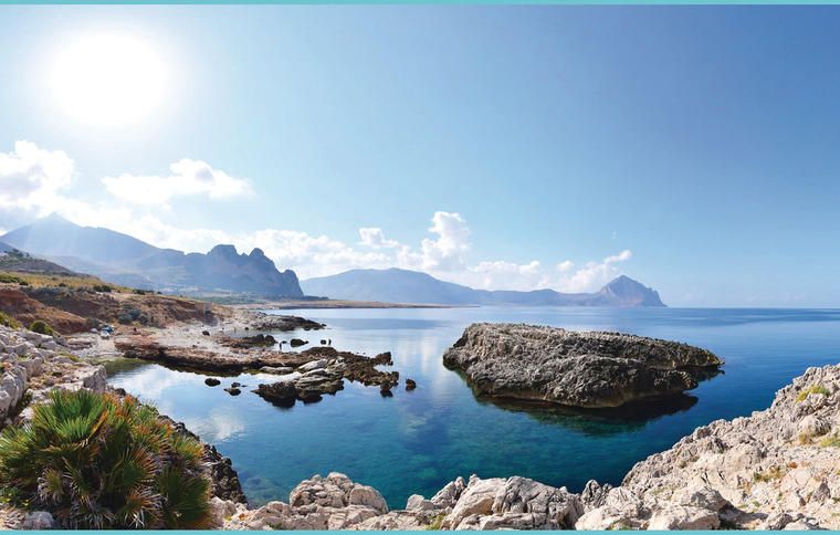 Havet vid San Vito Lo Capo på nordvästra Sicilien