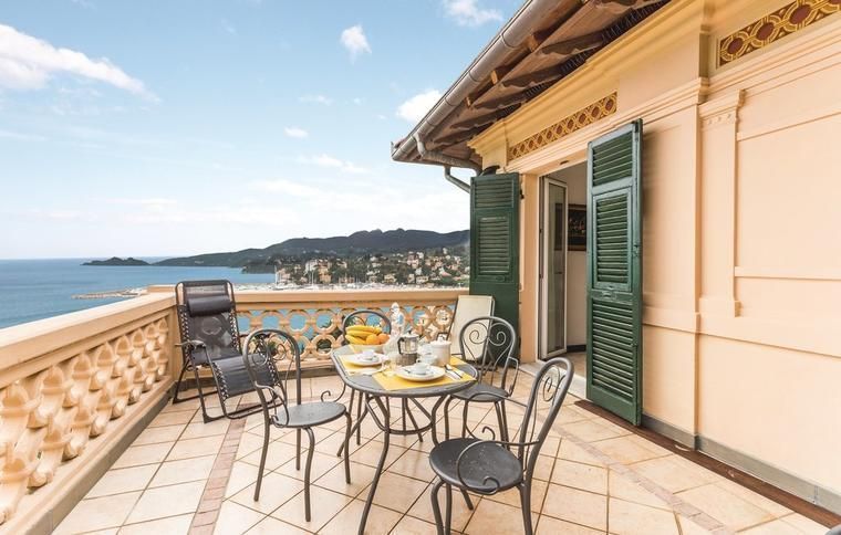 Havsutsikt från lägenhet i Rapallo, Italien