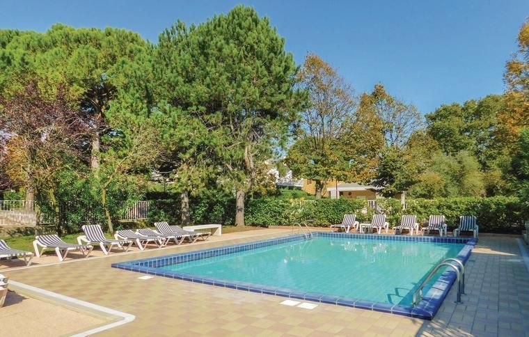 Pool till hus i Bibione att hyra