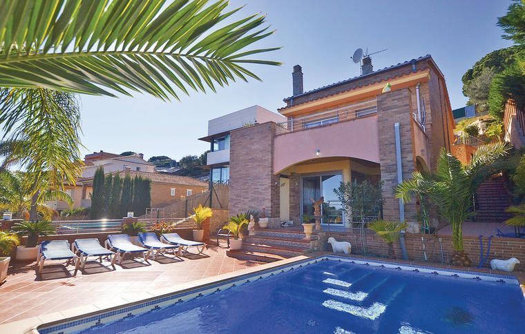 Hus i Calella att hyra med pool
