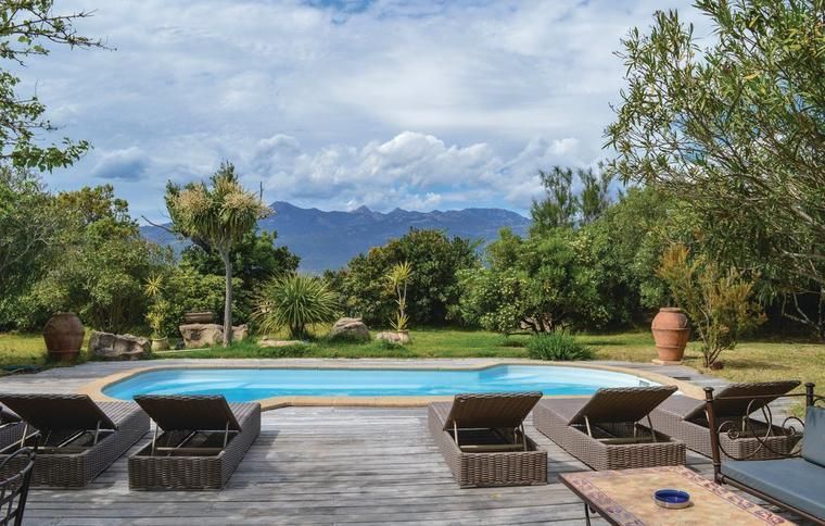 Pool till hus att hyra i Figari, Korsika