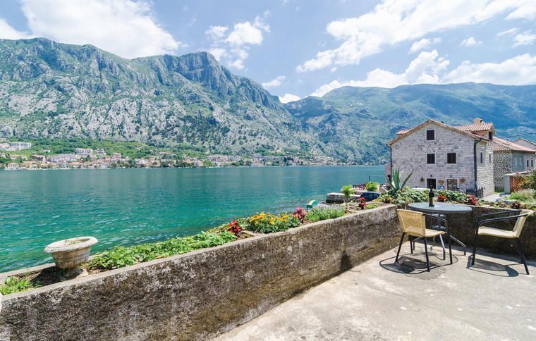 Hyra hus vid havet i Kotor