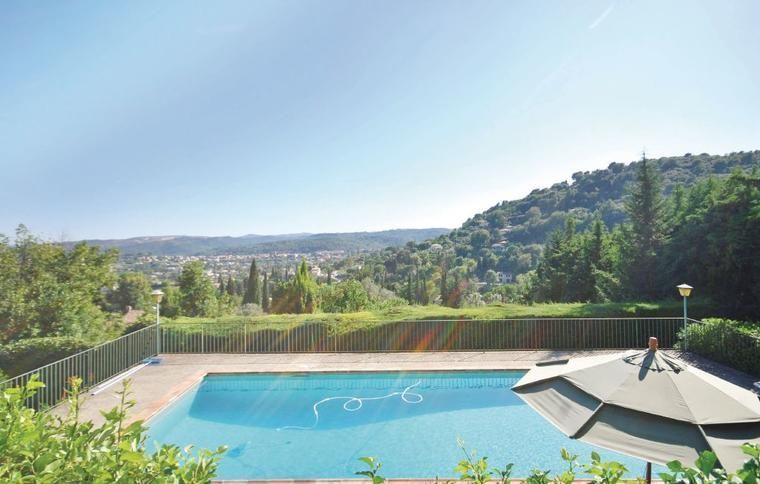 Pool till hus att hyra i Vence