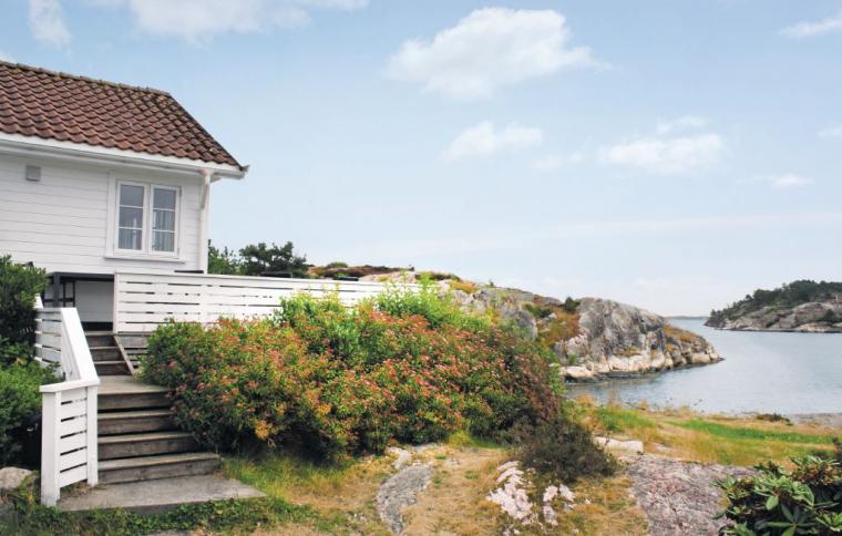 Hyr någon av våra stugor på Flekkerøy och njut av vacker natur