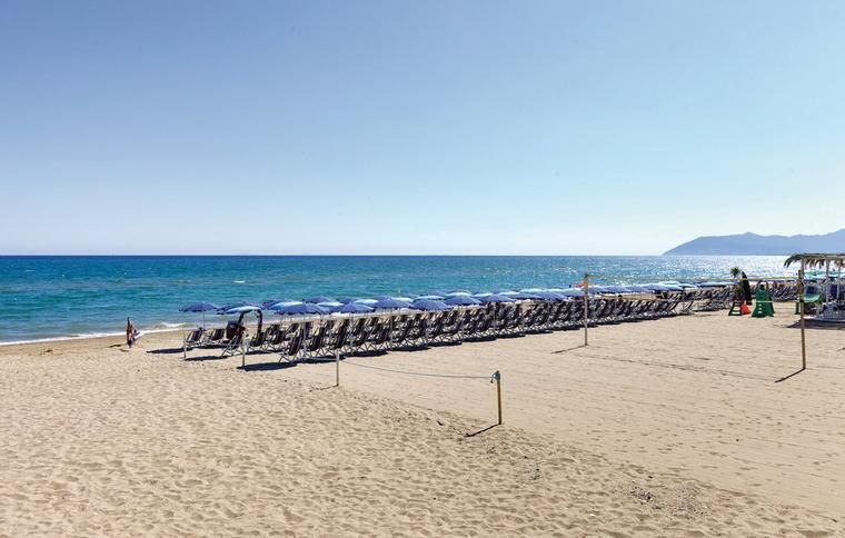 Sandstrand på ön Ischia i Kampanien