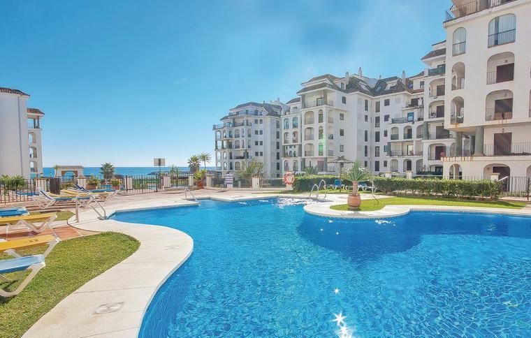 Semesterbostäder med pool i Manilva på Costa del Sol