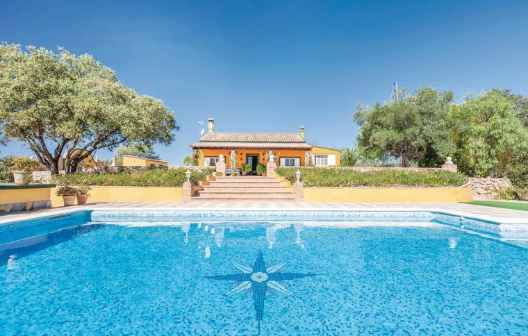 Semesterhus i Constantina med pool