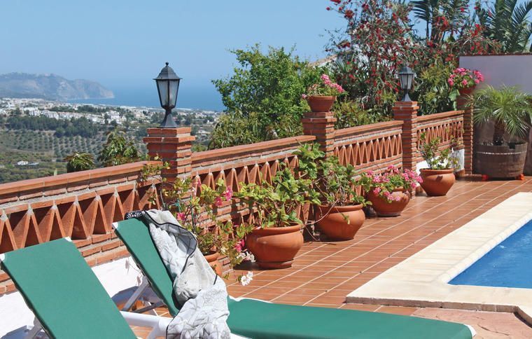 semesterhus i Frigiliana med pool