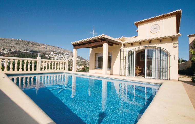 Ett semesterhus med pool i Moraira, Spanien
