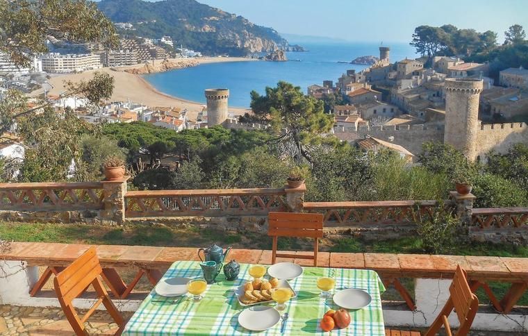 Semesterhusmed utsikt över Tossa de Mar, Costa Brava