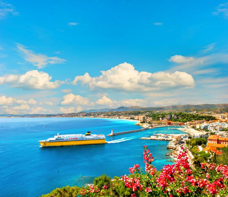 Hamn vid Côte d'Azur i Frankrike