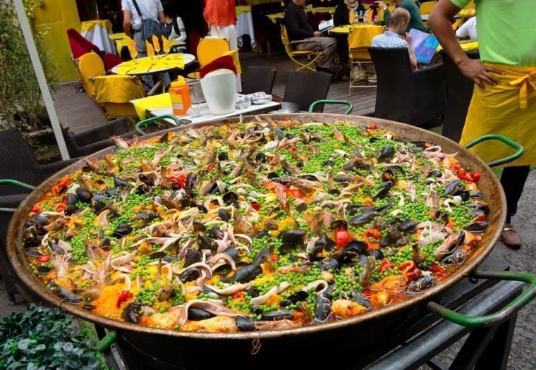 Smaka Paella under semester i Moraira
