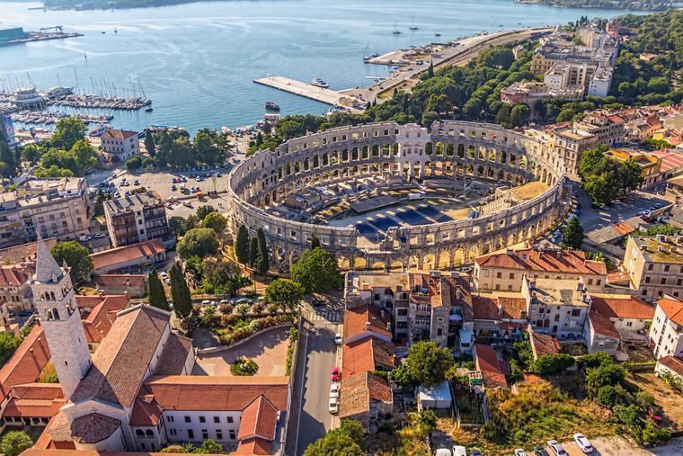 Besök den historiska Amfiteatern i Pula