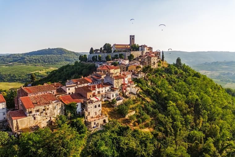 Hyr hus i autentiska Motovun i Kroatien