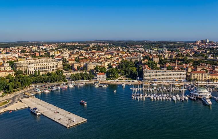 Besök Pula från ditt boende i Pazin