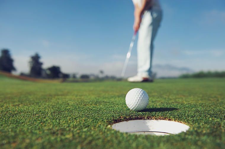 Spela golf under din semester i Höllviken