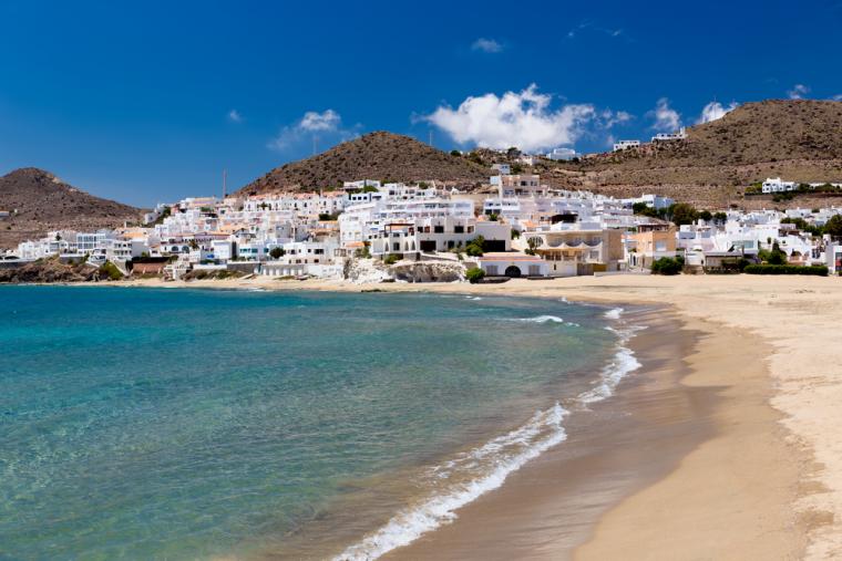 Upptäck Andalusien och stränderna från ditt semesterhus i Estepona