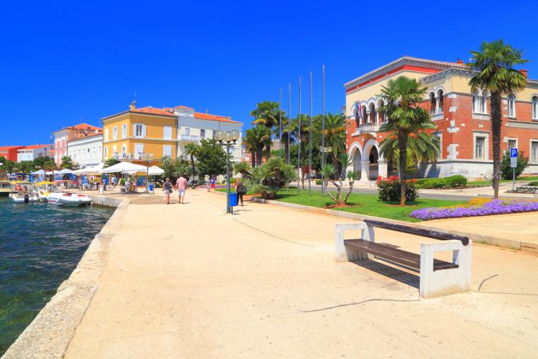 Ta en tur till Porec från ditt semesterhus i Buzet