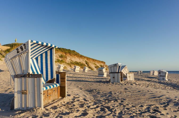 Strand vid havet i Schleswig-Holstein
