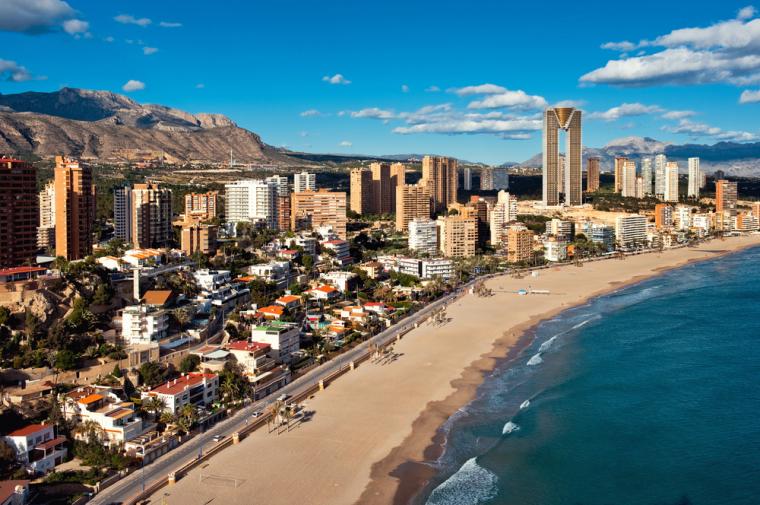 Strand och hus i Costa Blanca