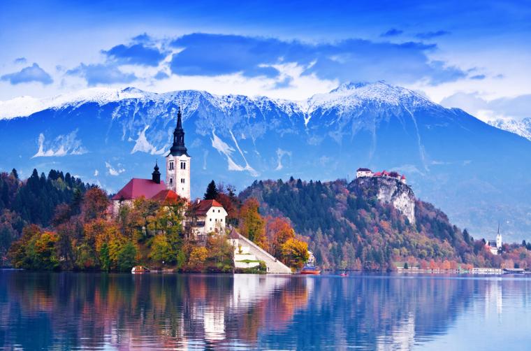 Berömda Bledsjön i Slovenien
