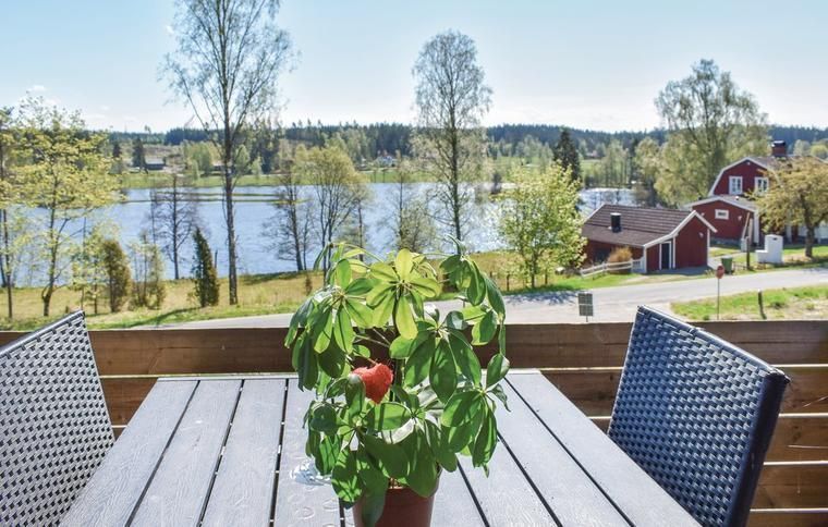 Flera stugor med sjöutsikt i Yxenhaga stugby