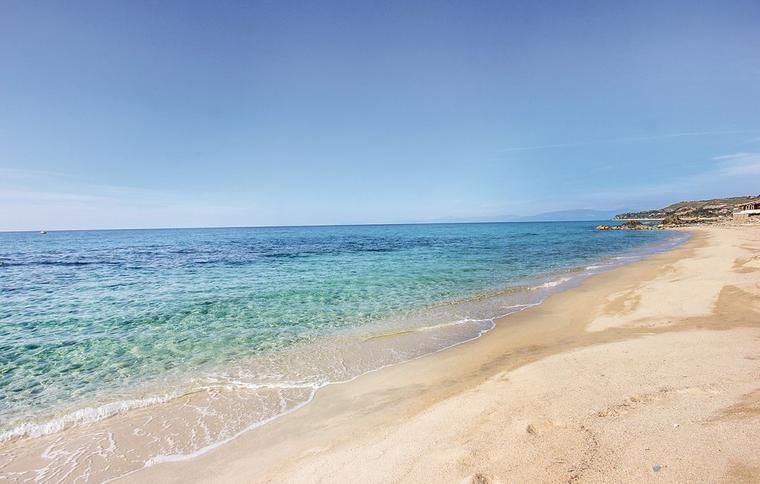 Strandliv nära Staletti i Italien