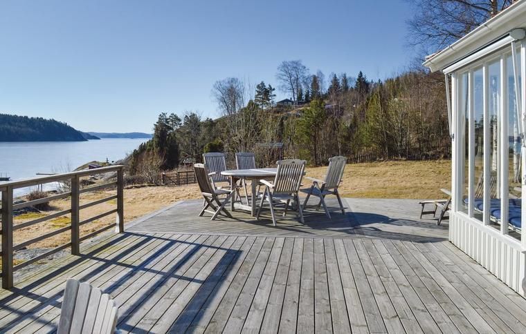 Stuga i Brastad nära havet
