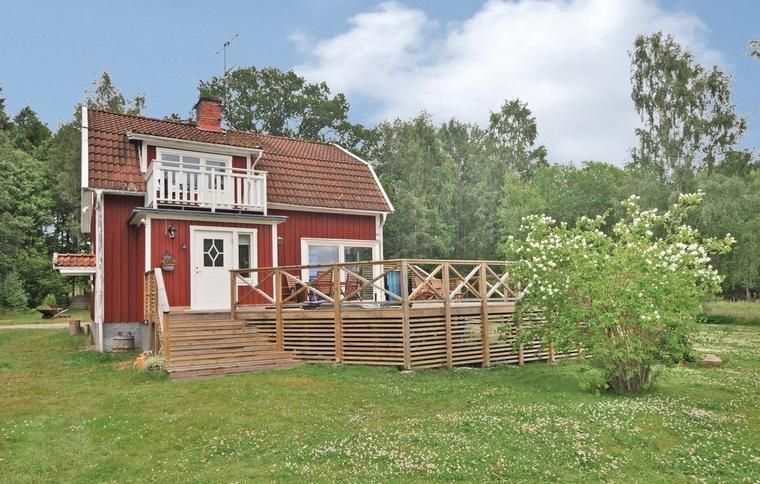 Röd stuga i Mariestad