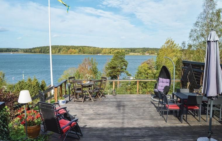 Terrassen till stuga i Roslagen vid havet