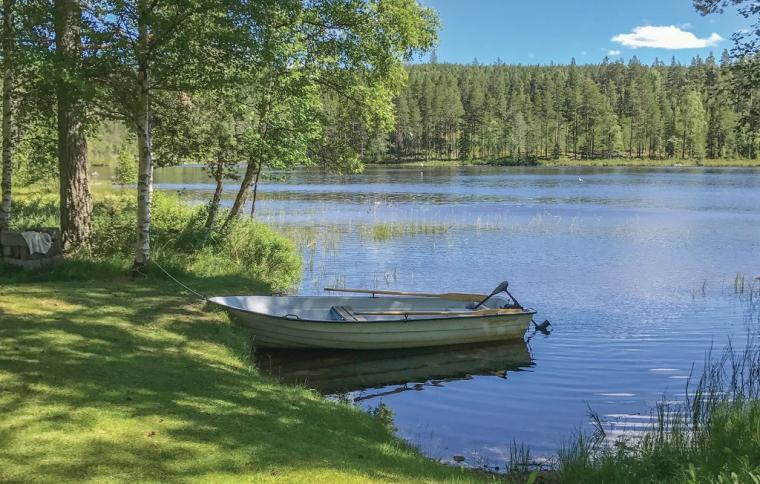 Sjö nära stuga i Borlänge kommun