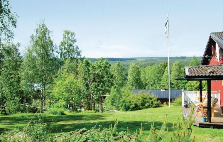 Utanför stuga nära Sälen under sommaren