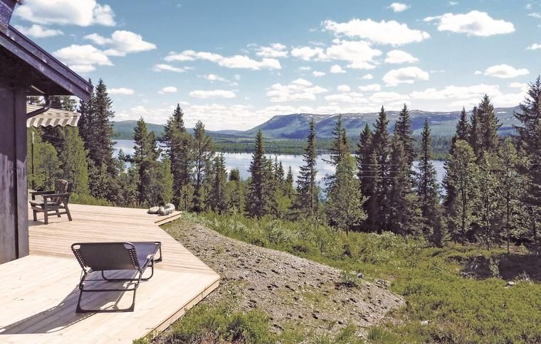 Utsikt över fjord från en stuga i Oppland